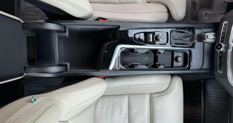 Volvo XC 60 cena 129000 przebieg: 107000, rok produkcji 2017 z Wrocław małe 301